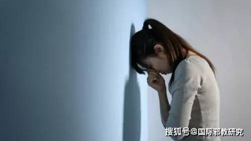 当抑郁症少年说「没人站在我身后」，与孩子「站在一起」有多重要？💔